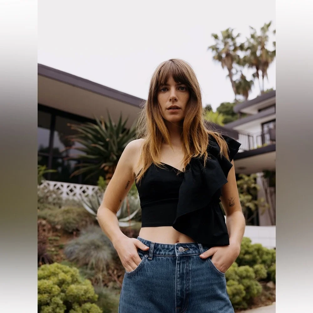 Zara • Ruffle top • Small - Picture 2 of 9